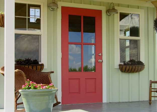 What Color Door Matches a Green House